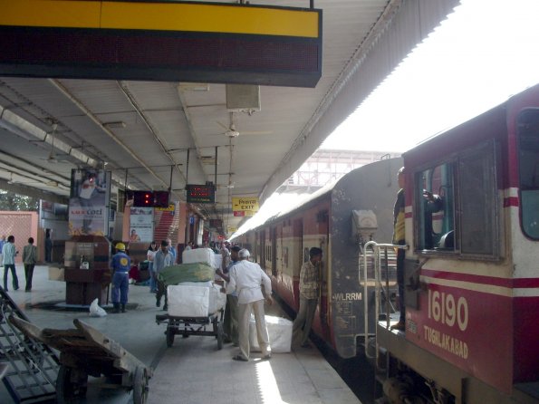 07 Delhi -  Railway Station.JPG