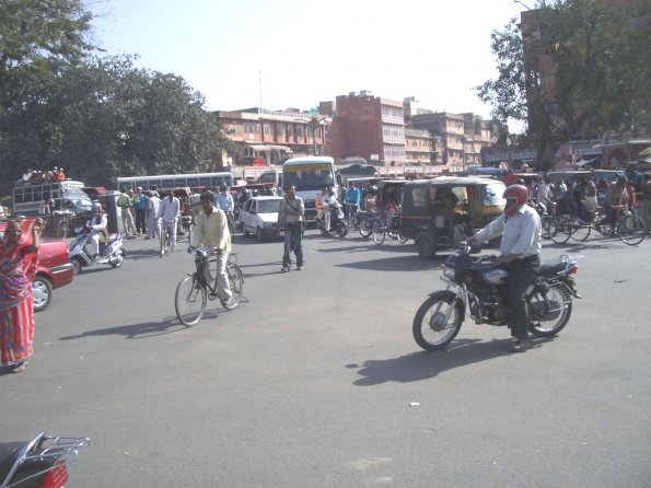 10 Jaipur - Typical street chaos.JPG