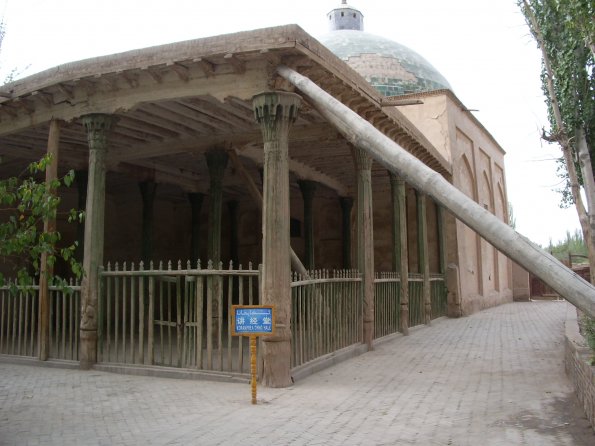 03 Kashgar - Mosque near the tomb of Abakh Khoja.jpg